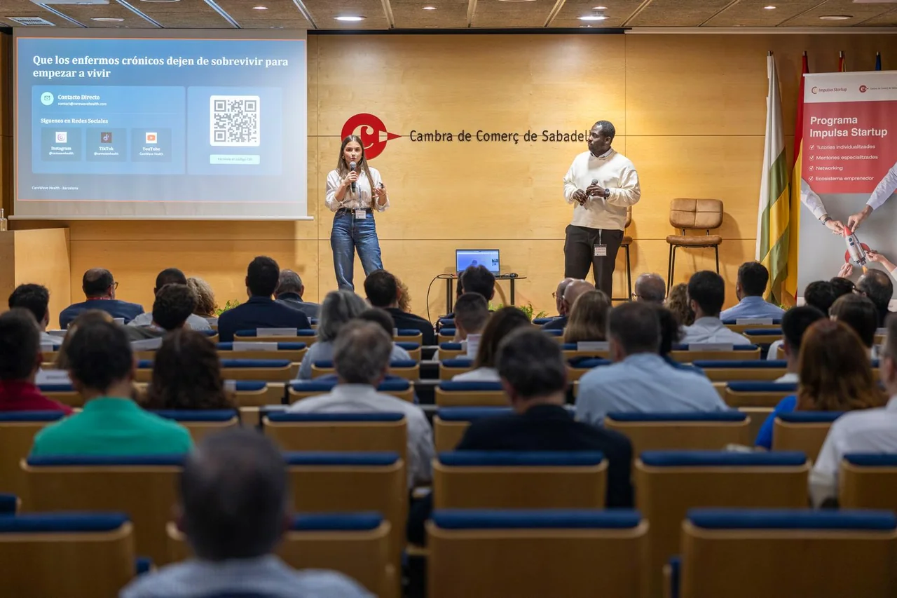 Paula Rosa Alzuria y Brain Agyeman Boateng durante la presentación de CareWave Health